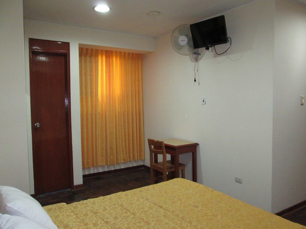 Hotel Panamericano Lima Buitenkant foto