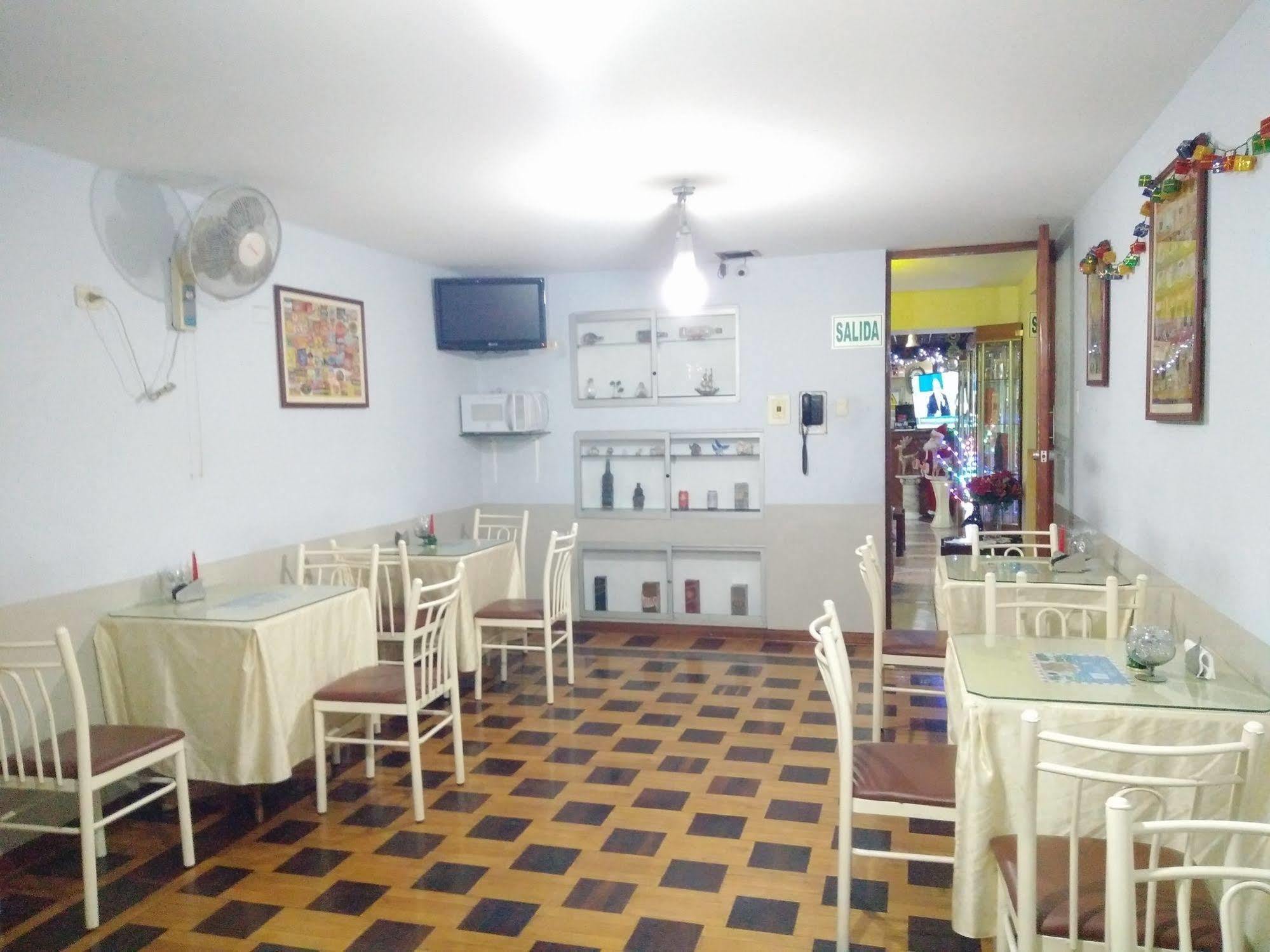 Hotel Panamericano Lima Buitenkant foto