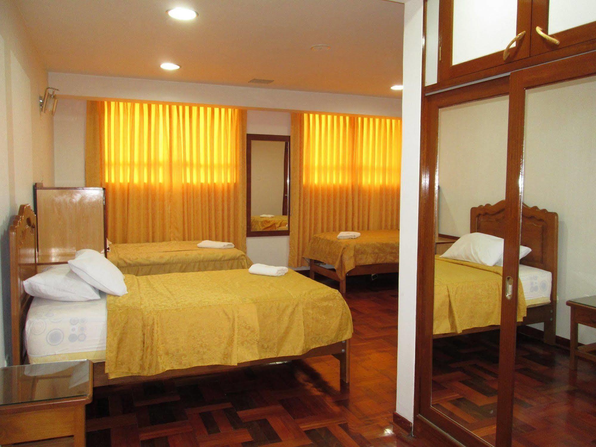 Hotel Panamericano Lima Buitenkant foto