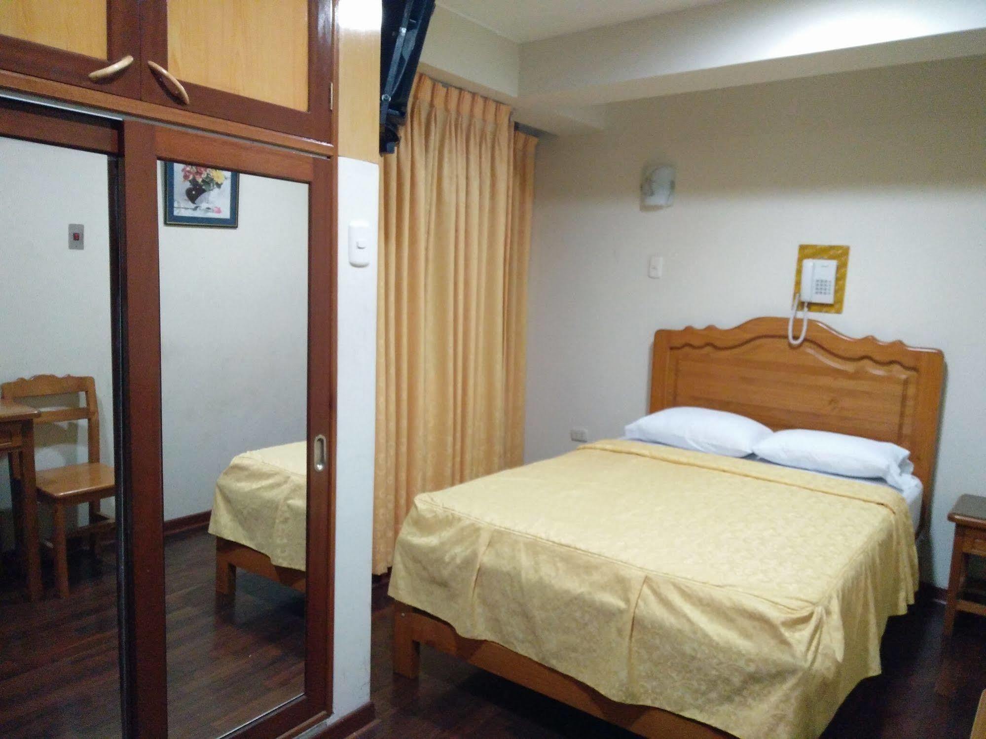 Hotel Panamericano Lima Buitenkant foto