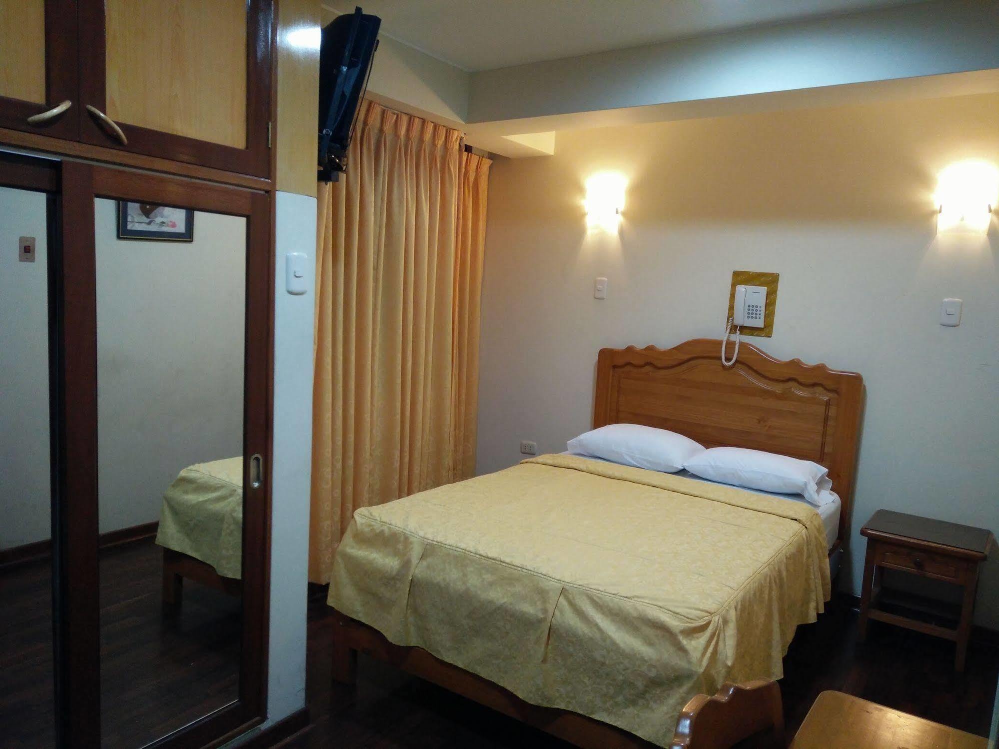 Hotel Panamericano Lima Buitenkant foto