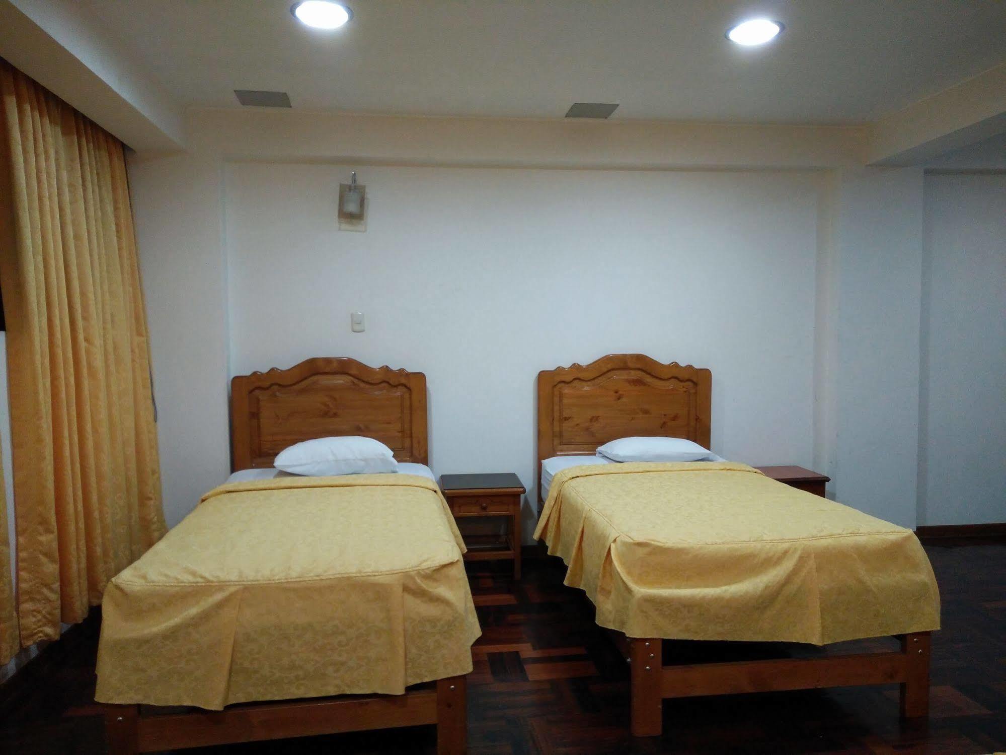 Hotel Panamericano Lima Buitenkant foto