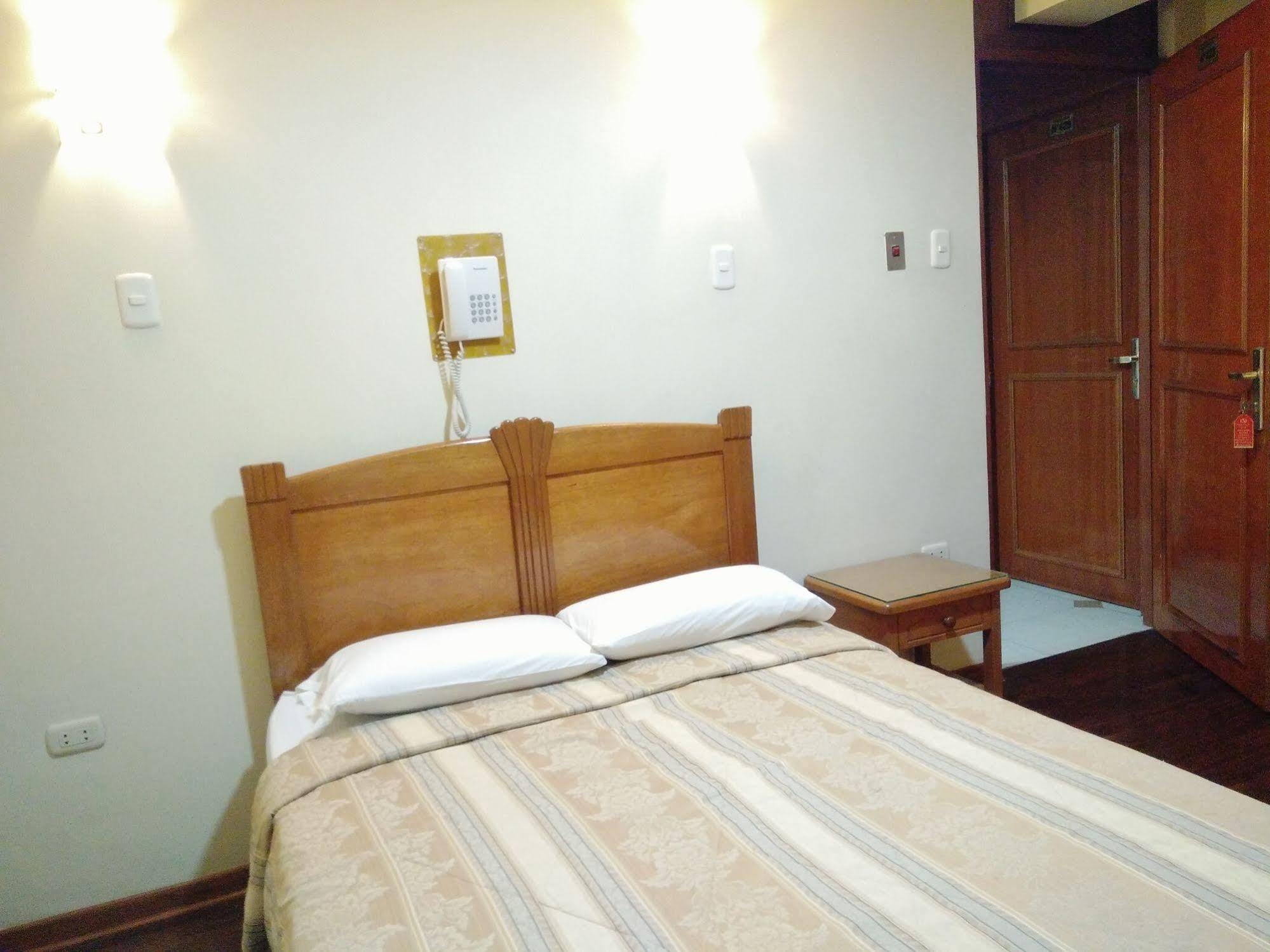 Hotel Panamericano Lima Buitenkant foto