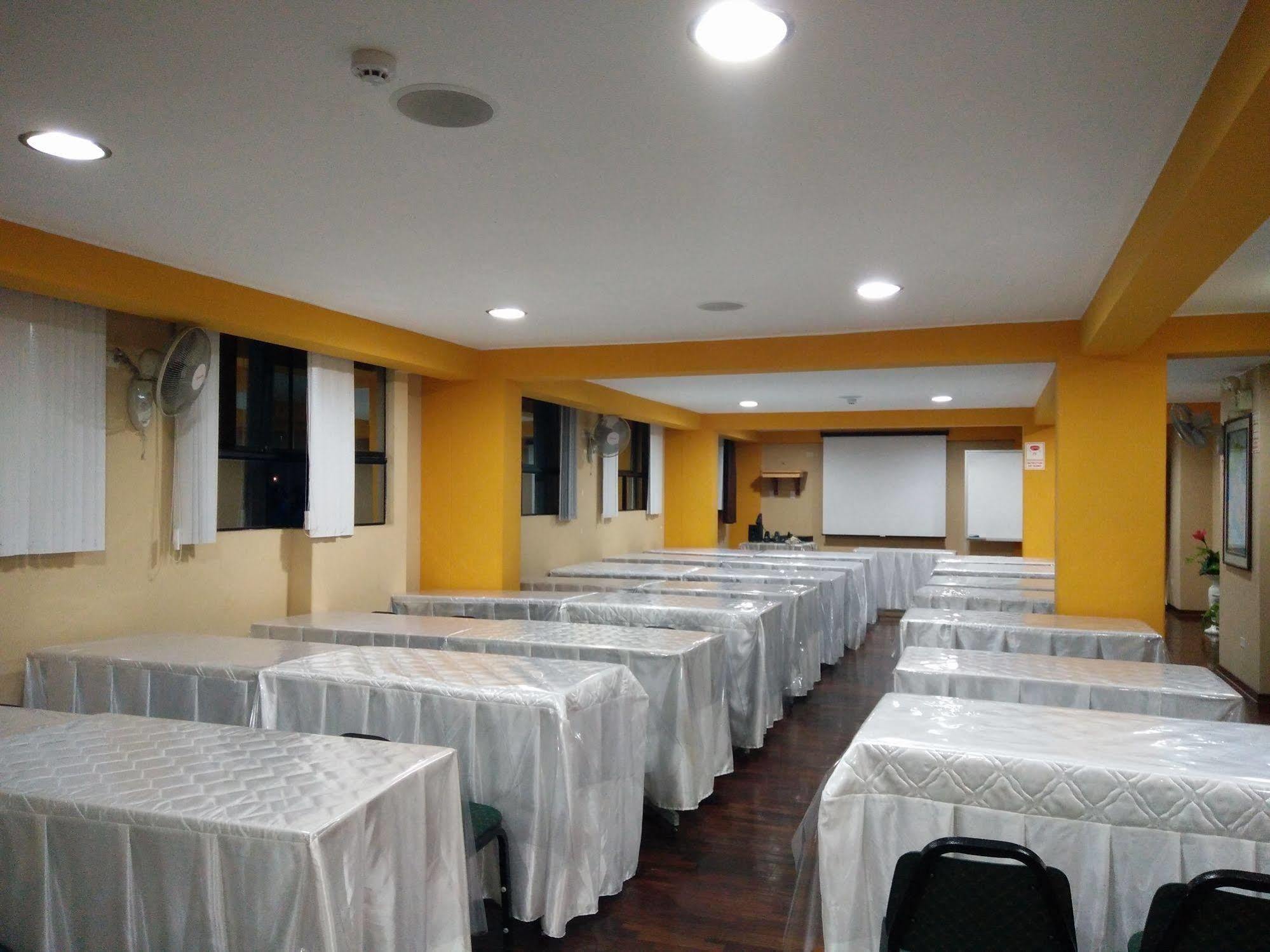 Hotel Panamericano Lima Buitenkant foto