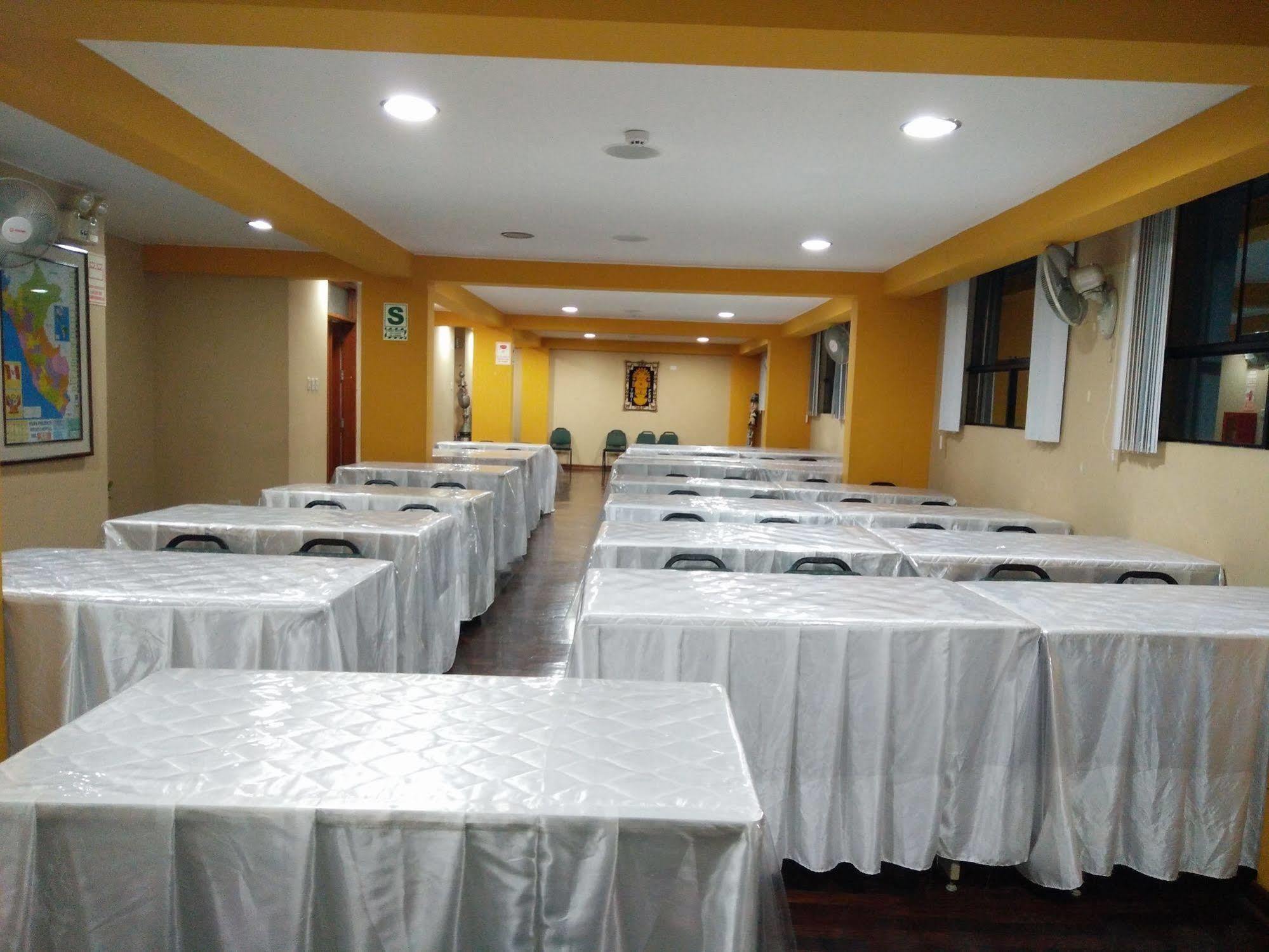 Hotel Panamericano Lima Buitenkant foto